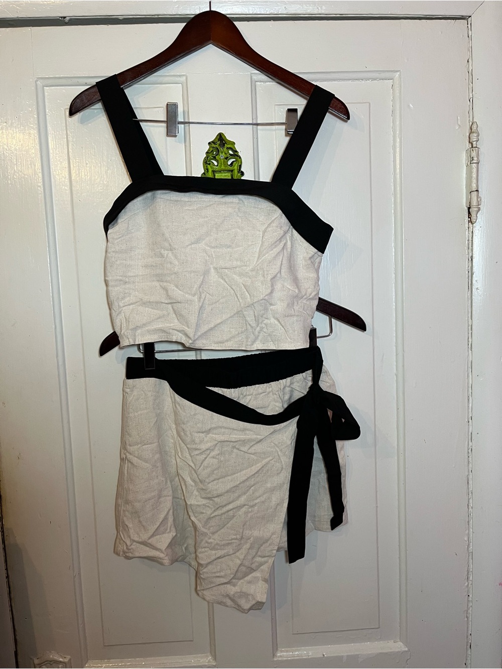Ladies 2 Piece Outfit White camisole top w Black contrast trim & Mini Skort sz S